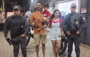 Pai viraliza ao orar enquanto filho é salvo por policiais em Sorocaba